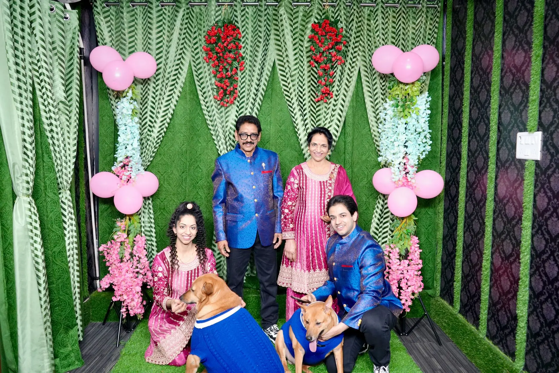 thepalakandpallav-Palak-Viprakulkirti-Pallav-Viprakulkirti-family-father-mother-mom-dad