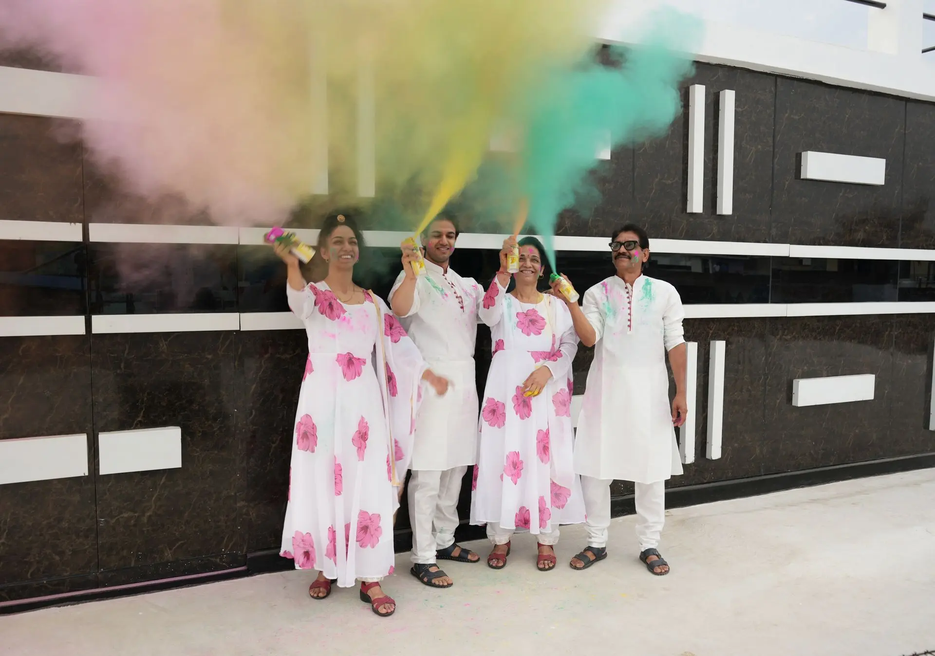 thepalakandpallav-Palak-Viprakulkirti-Pallav-Viprakulkirti-family-father-mother-mom-dad