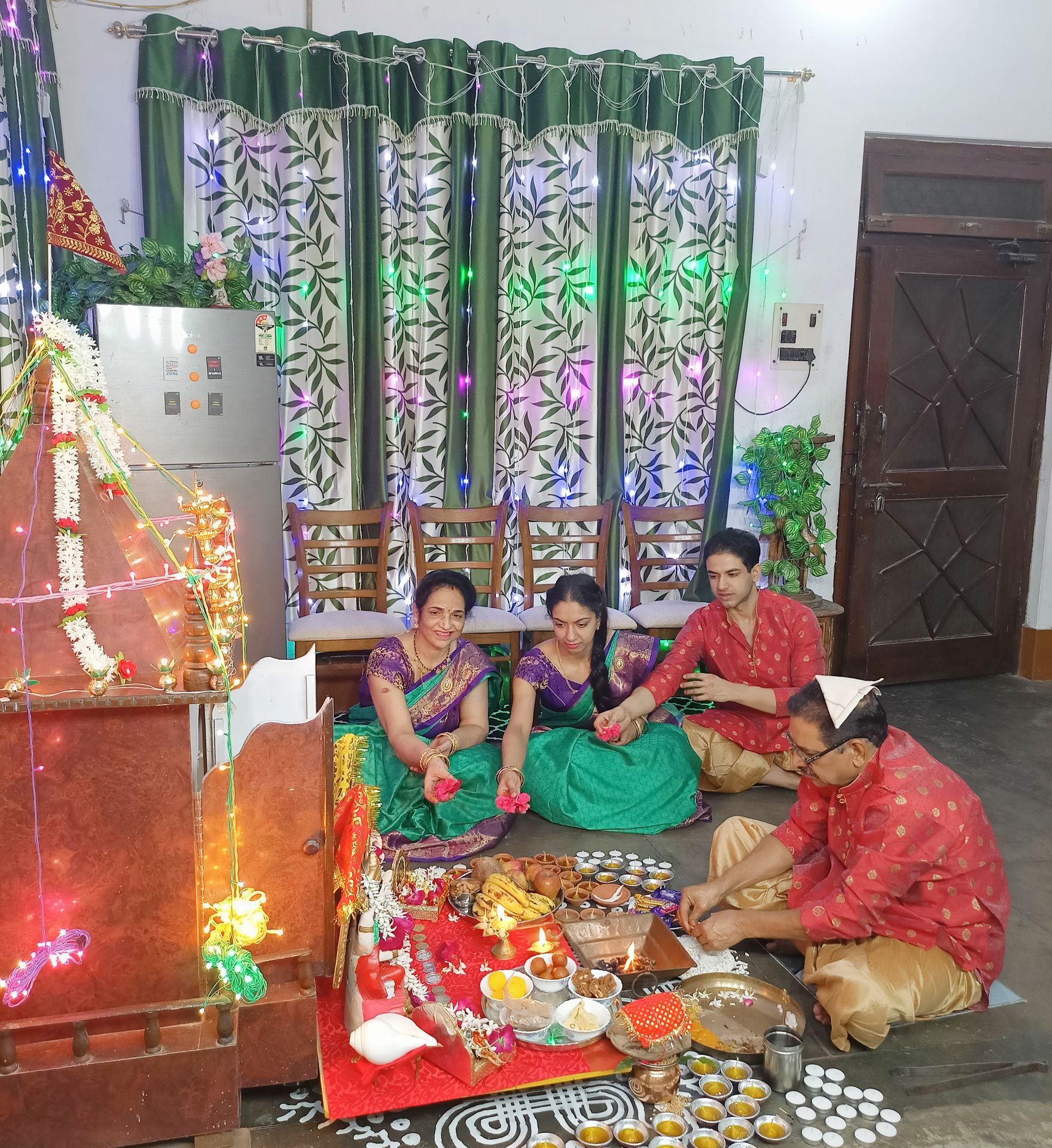 thepalakandpallav-Palak-Viprakulkirti-Pallav-Viprakulkirti-family-father-mother-mom-dad