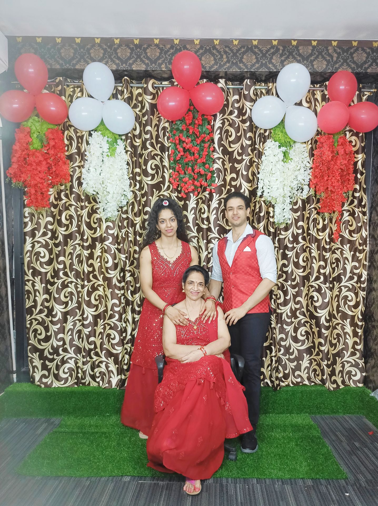 thepalakandpallav-Palak-Viprakulkirti-Pallav-Viprakulkirti-family-father-mother-mom-dad