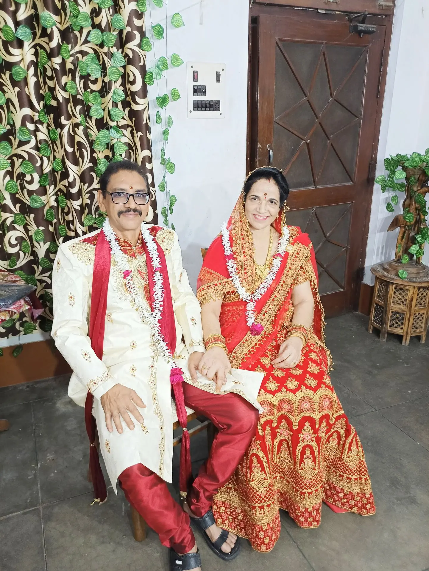 thepalakandpallav-Palak-Viprakulkirti-Pallav-Viprakulkirti-family-father-mother-mom-dad