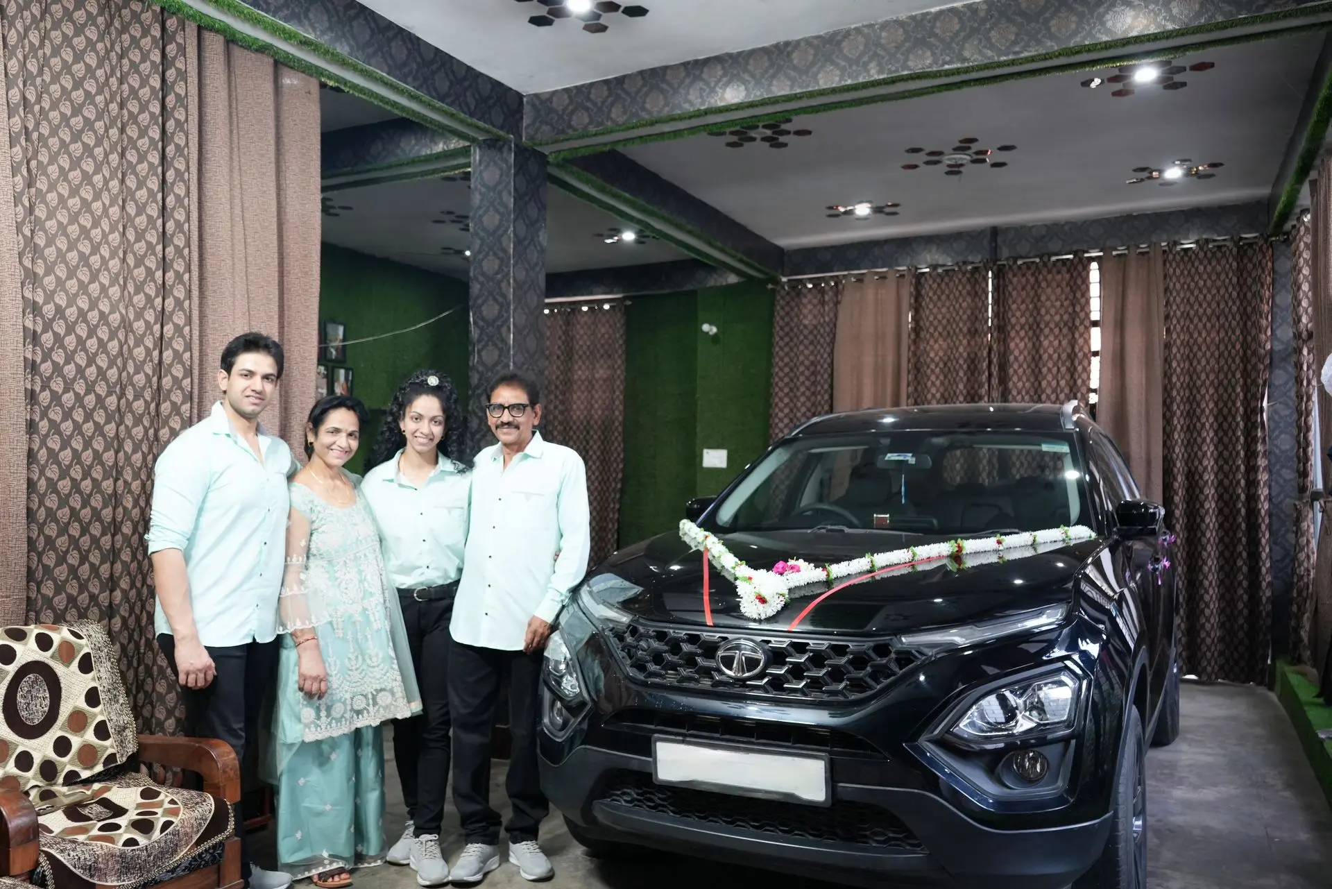 thepalakandpallav-Palak-Viprakulkirti-Pallav-Viprakulkirti-family-father-mother-mom-dad