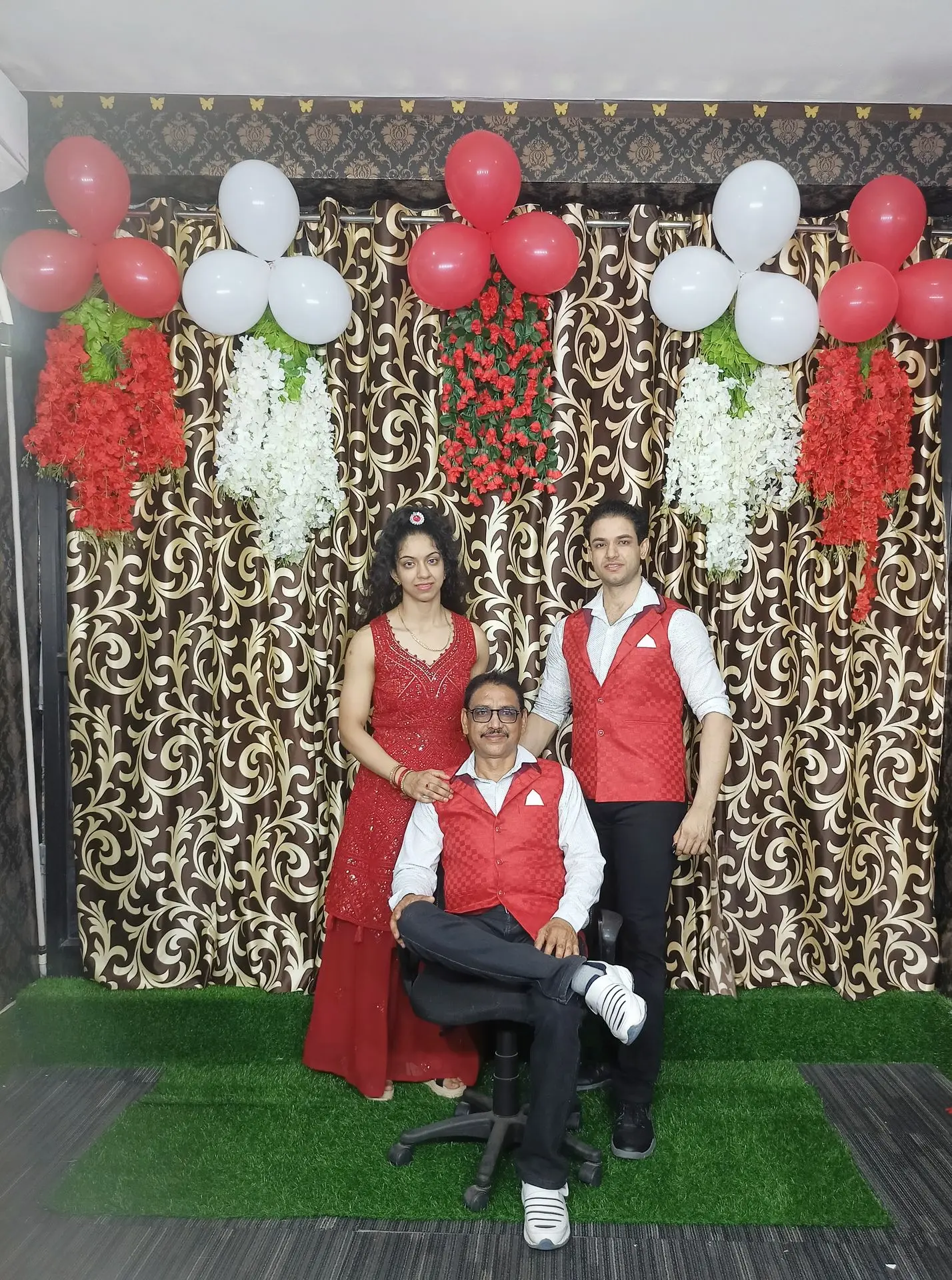 thepalakandpallav-Palak-Viprakulkirti-Pallav-Viprakulkirti-family-father-mother-mom-dad