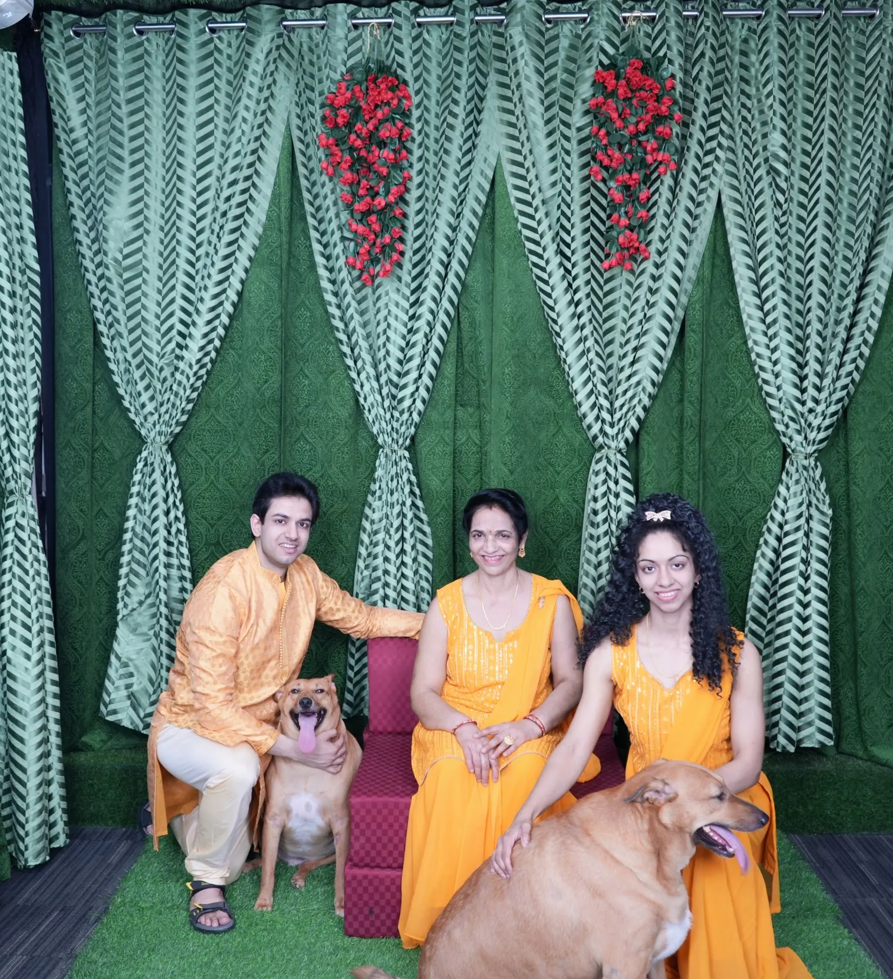 thepalakandpallav-Palak-Viprakulkirti-Pallav-Viprakulkirti-family-father-mother-mom-dad