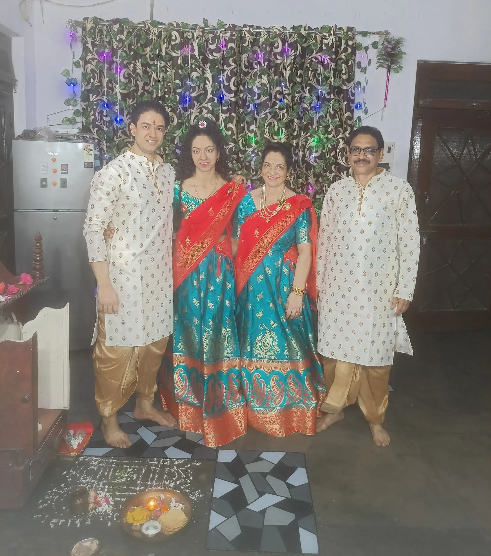 thepalakandpallav-Palak-Viprakulkirti-Pallav-Viprakulkirti-family-father-mother-mom-dad