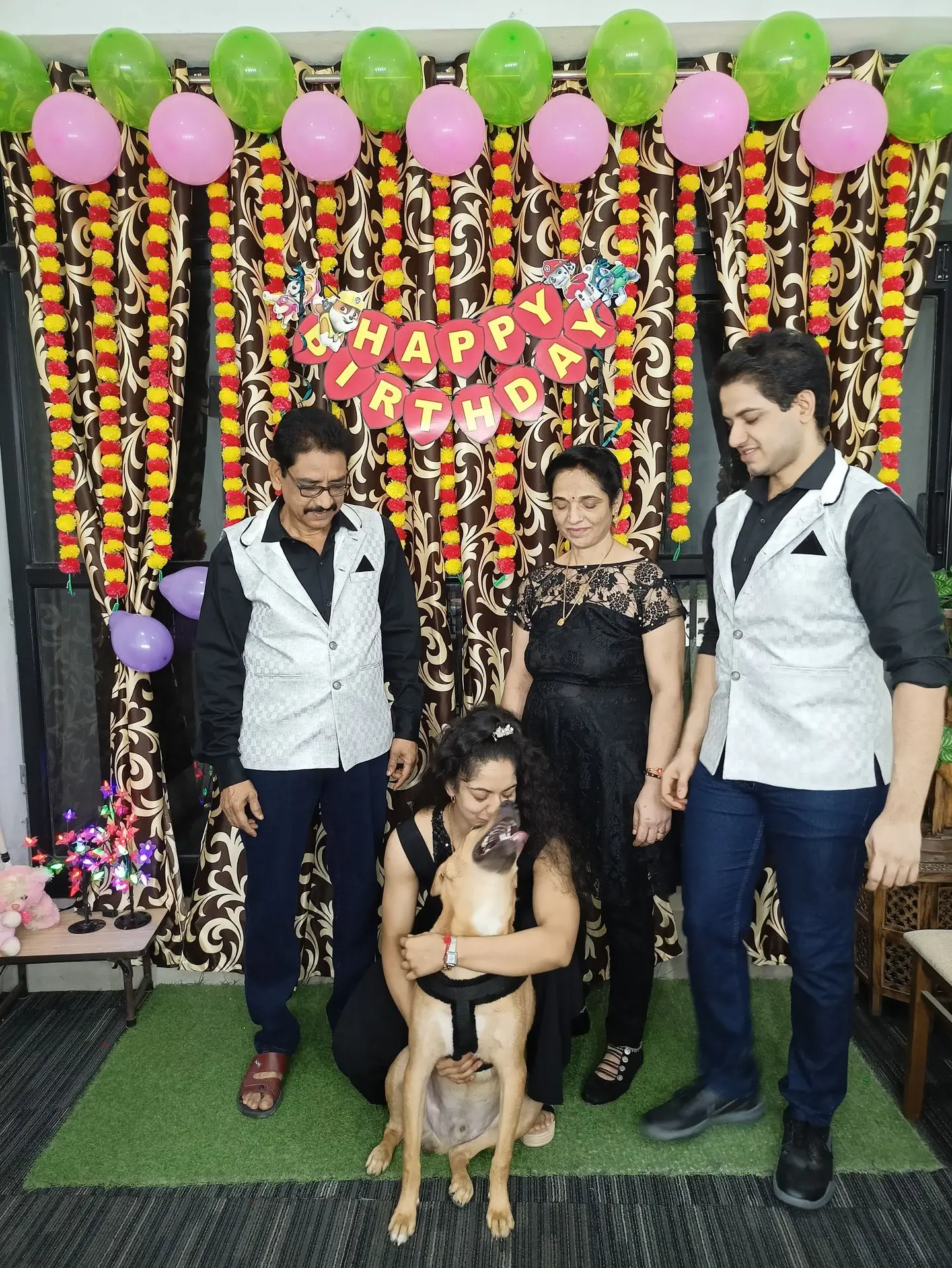 thepalakandpallav-Palak-Viprakulkirti-Pallav-Viprakulkirti-family-father-mother-mom-dad