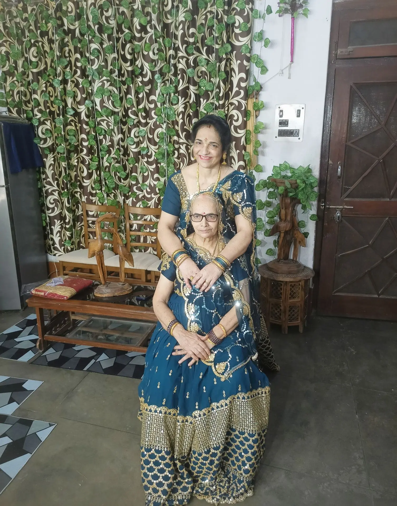 thepalakandpallav-Palak-Viprakulkirti-Pallav-Viprakulkirti-family-father-mother-mom-dad