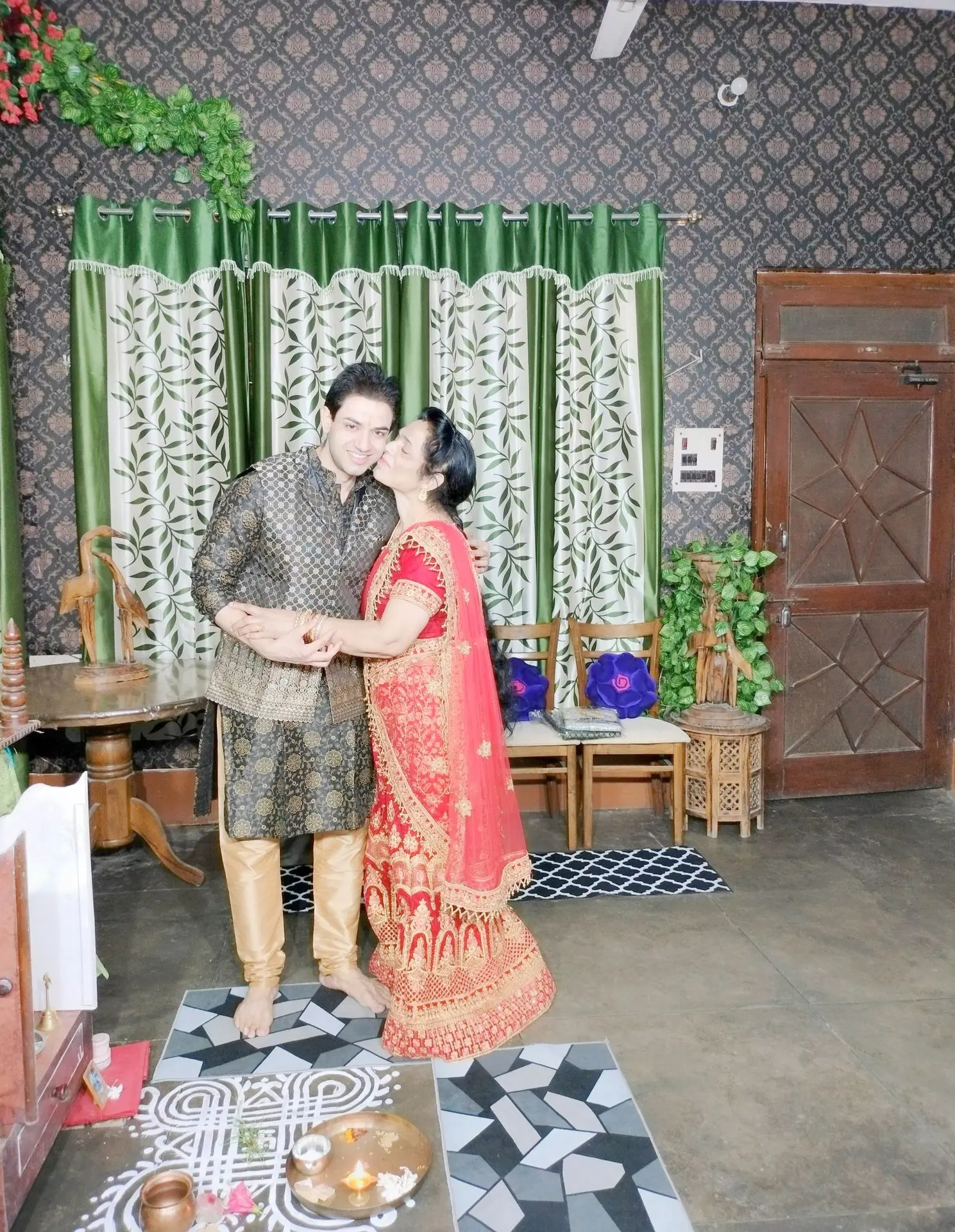 thepalakandpallav-Palak-Viprakulkirti-Pallav-Viprakulkirti-family-father-mother-mom-dad