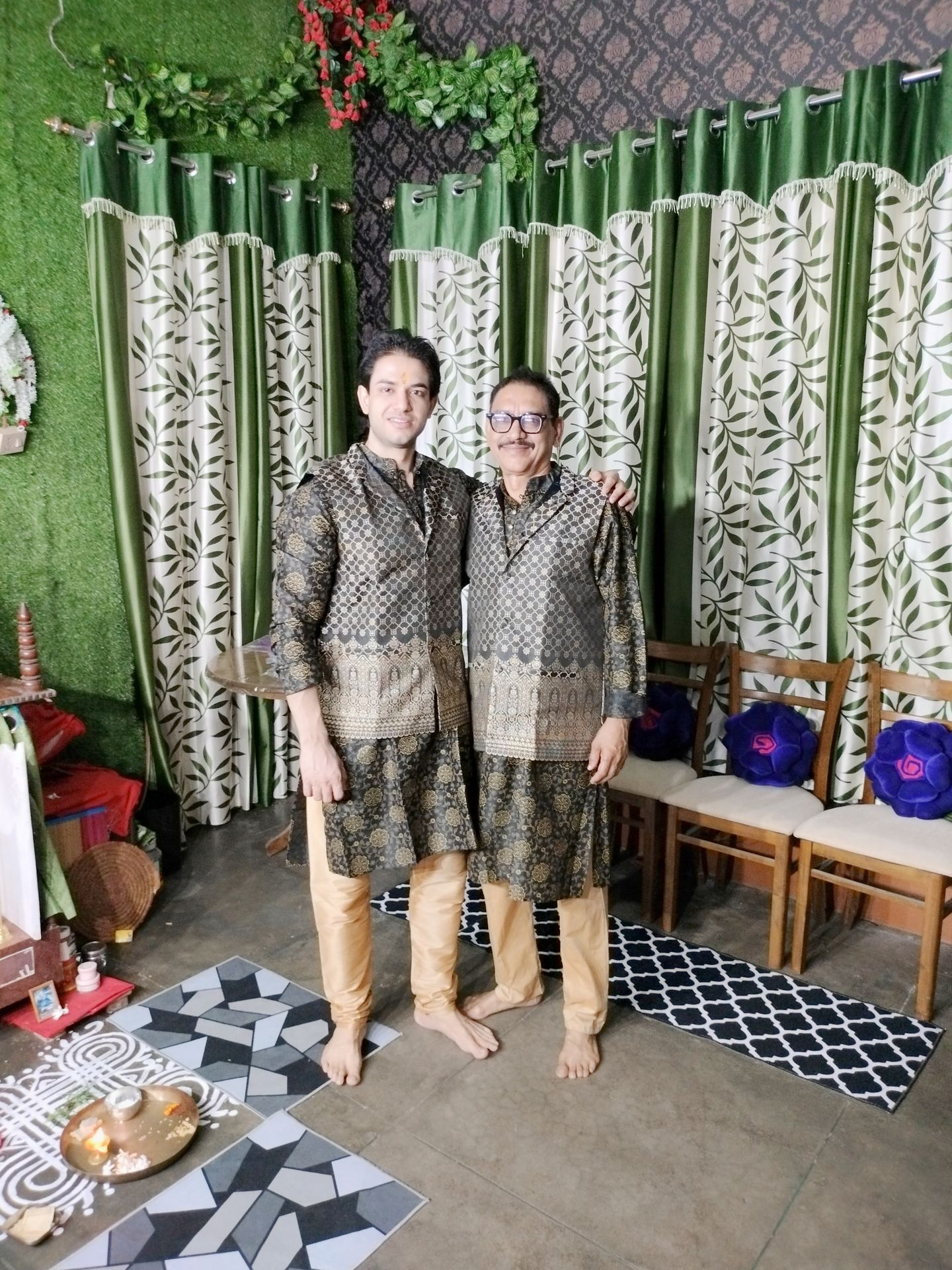 thepalakandpallav-Palak-Viprakulkirti-Pallav-Viprakulkirti-family-father-mother-mom-dad