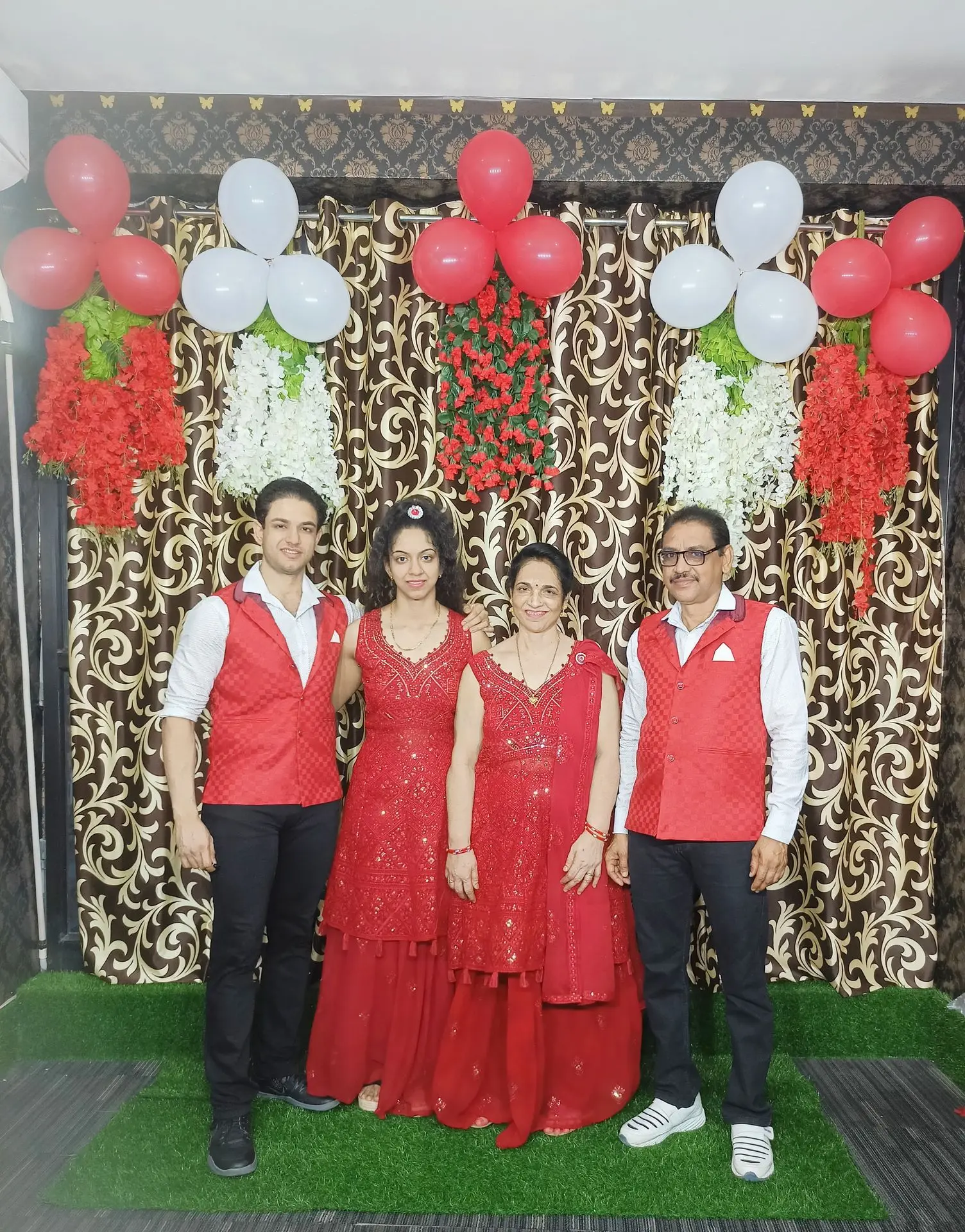 thepalakandpallav-Palak-Viprakulkirti-Pallav-Viprakulkirti-family-father-mother-mom-dad