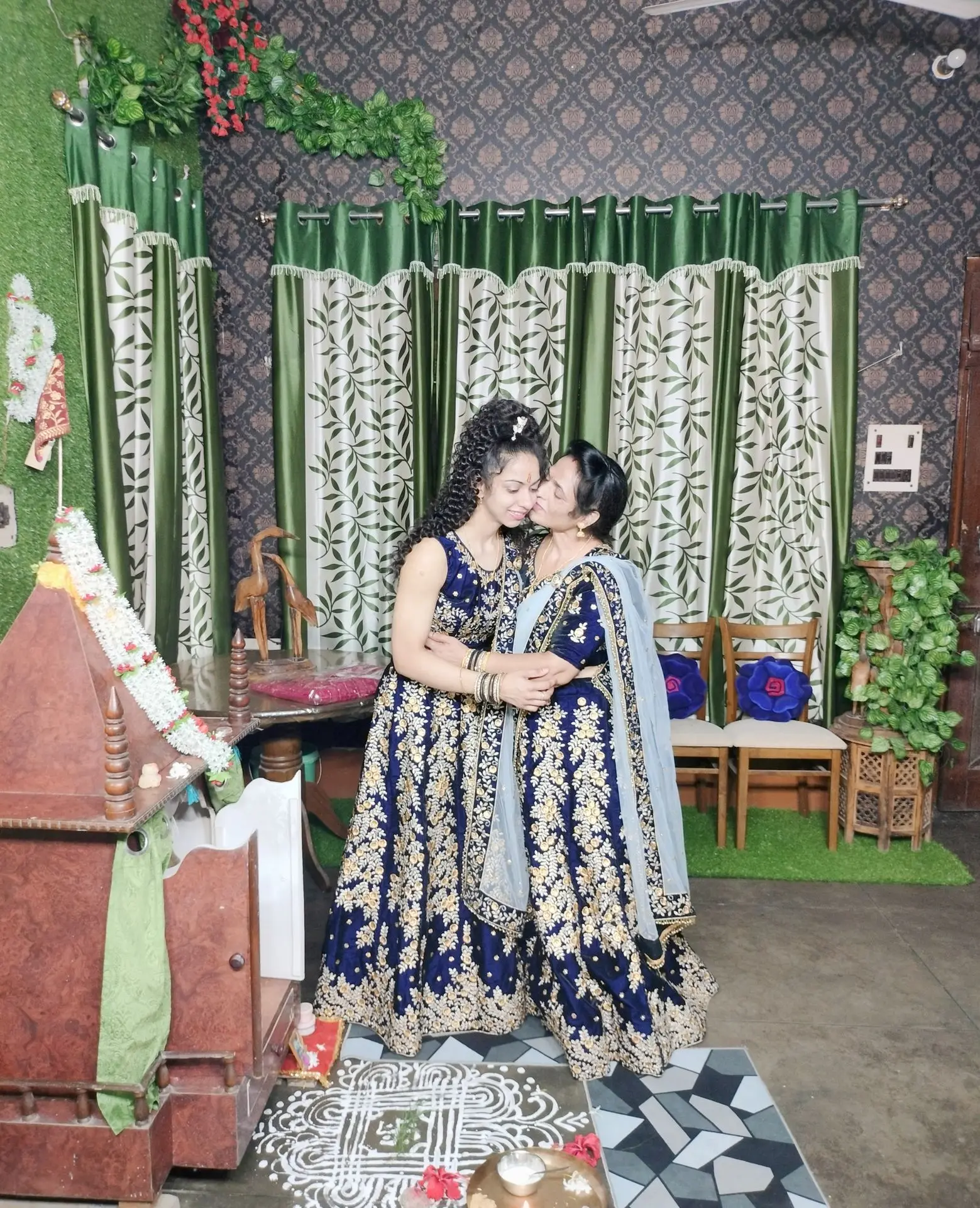 thepalakandpallav-Palak-Viprakulkirti-Pallav-Viprakulkirti-family-father-mother-mom-dad