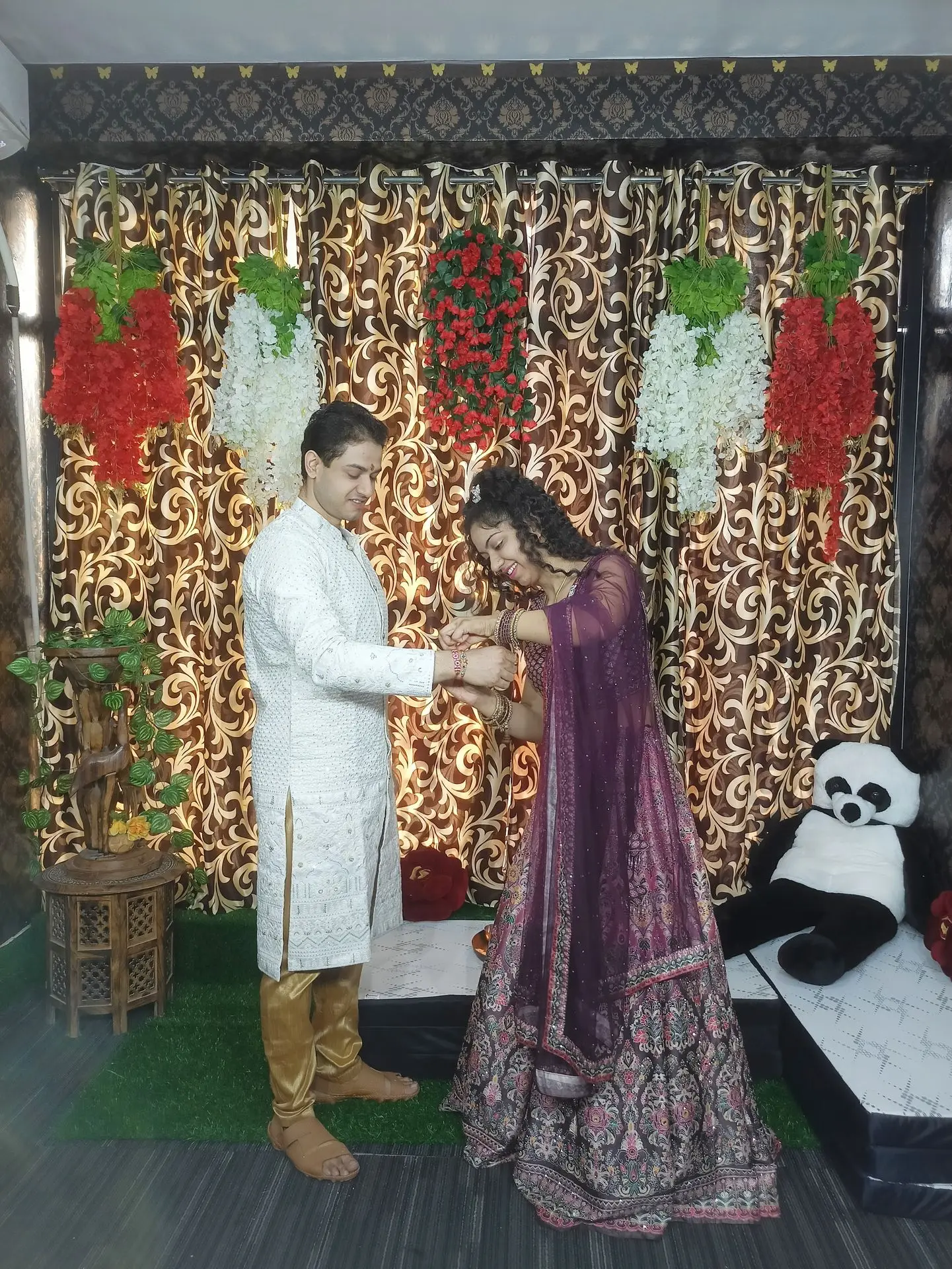 thepalakandpallav-Palak-Viprakulkirti-Pallav-Viprakulkirti-family-father-mother-mom-dad