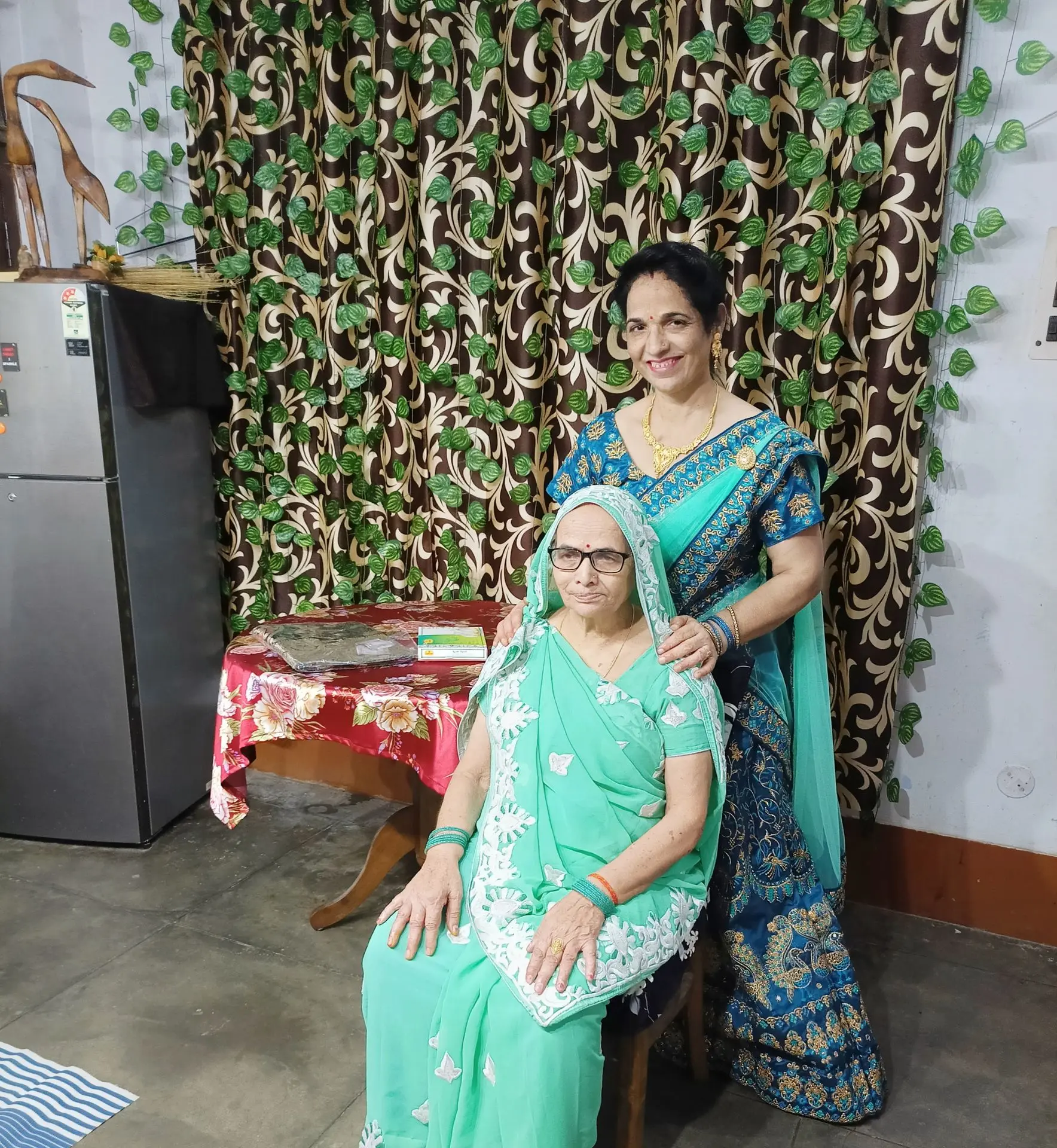 thepalakandpallav-Palak-Viprakulkirti-Pallav-Viprakulkirti-family-father-mother-mom-dad