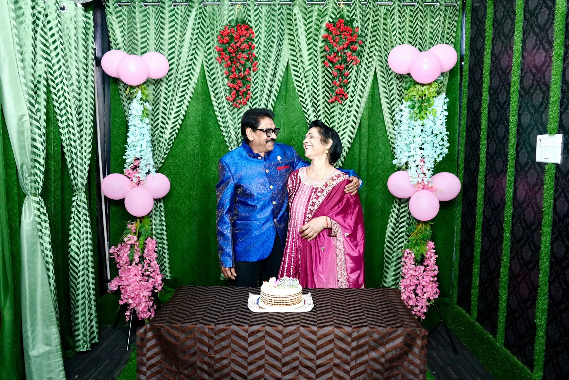 thepalakandpallav-Palak-Viprakulkirti-Pallav-Viprakulkirti-family-father-mother-mom-dad