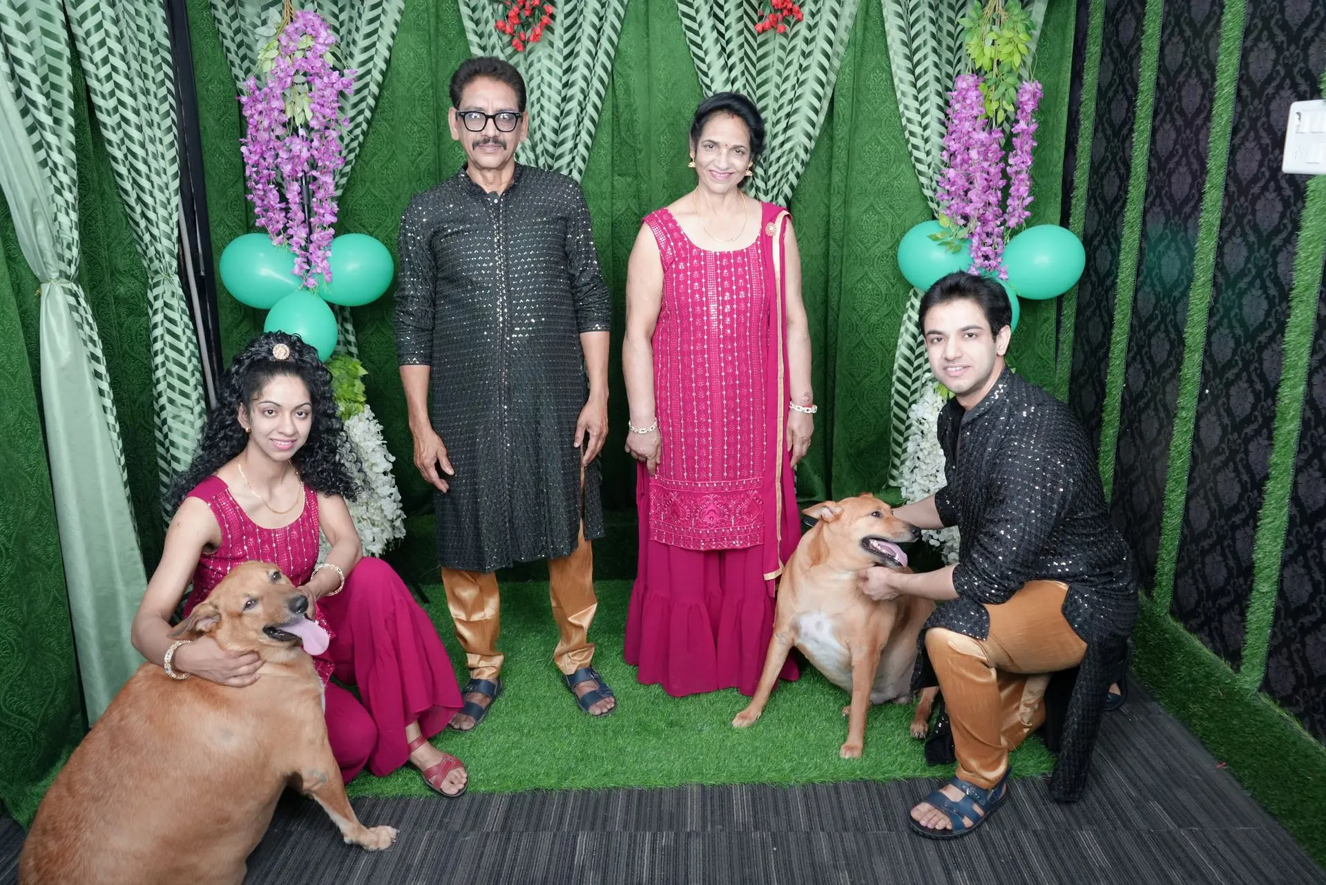 thepalakandpallav-Palak-Viprakulkirti-Pallav-Viprakulkirti-family-father-mother-mom-dad