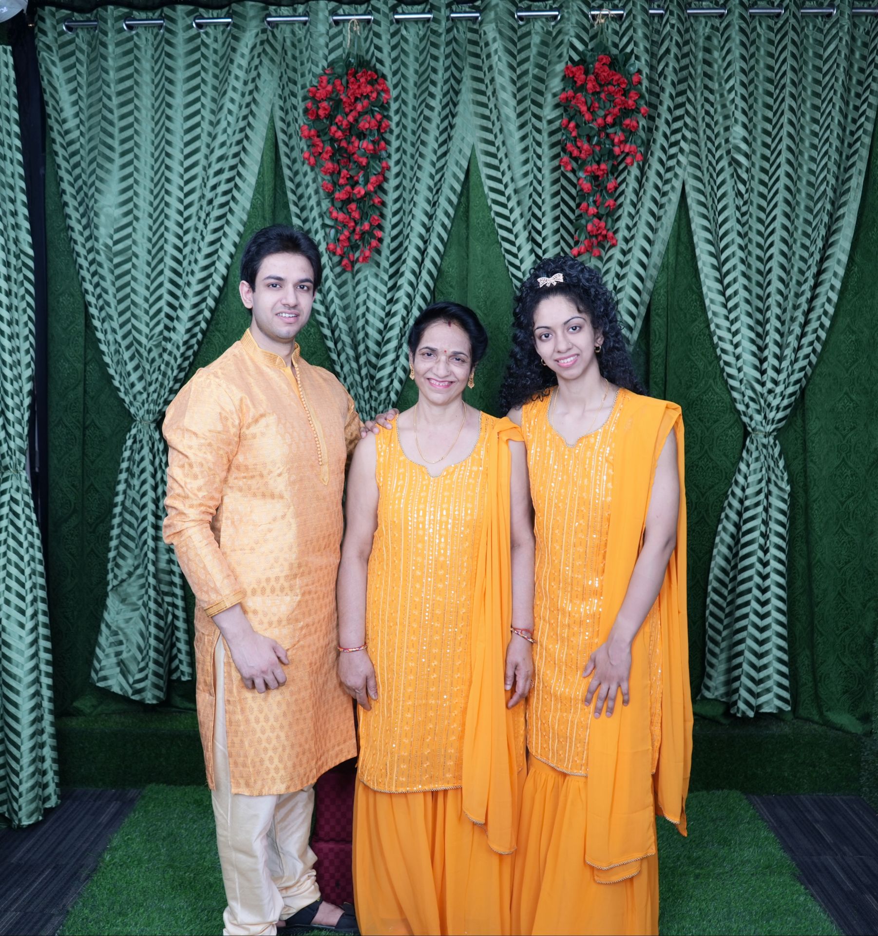 thepalakandpallav-Palak-Viprakulkirti-Pallav-Viprakulkirti-family-father-mother-mom-dad