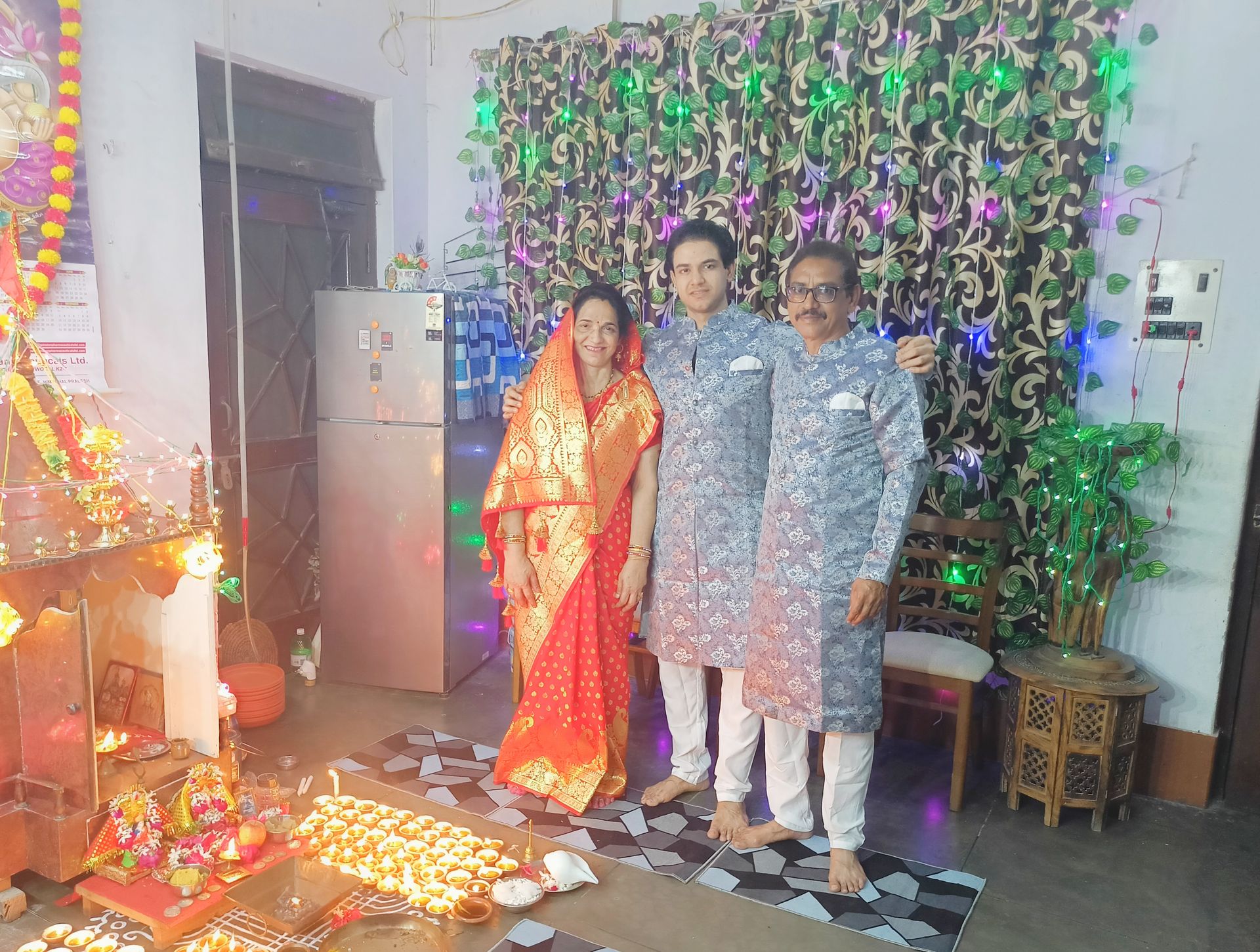 thepalakandpallav-Palak-Viprakulkirti-Pallav-Viprakulkirti-family-father-mother-mom-dad