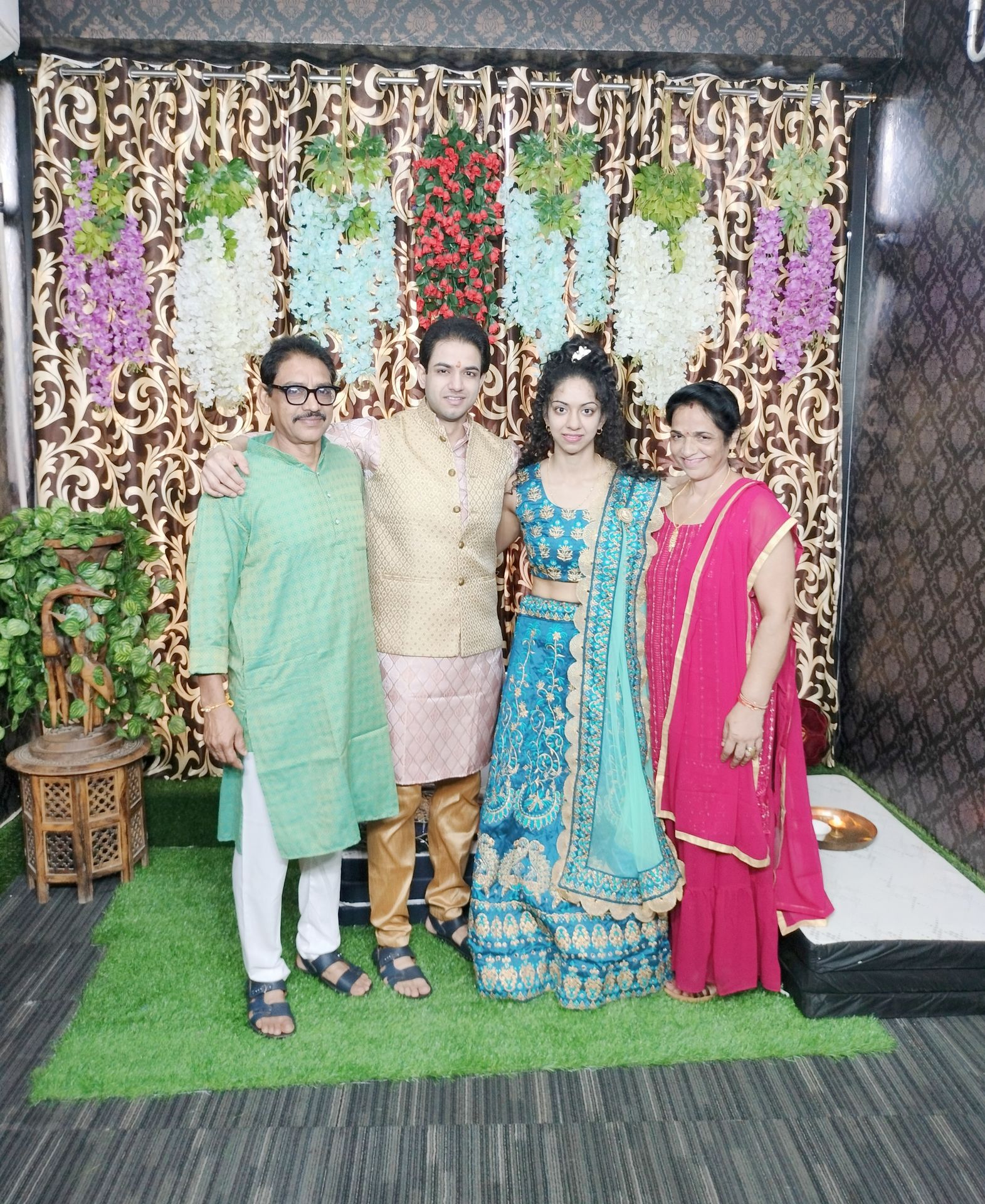 thepalakandpallav-Palak-Viprakulkirti-Pallav-Viprakulkirti-family-father-mother-mom-dad