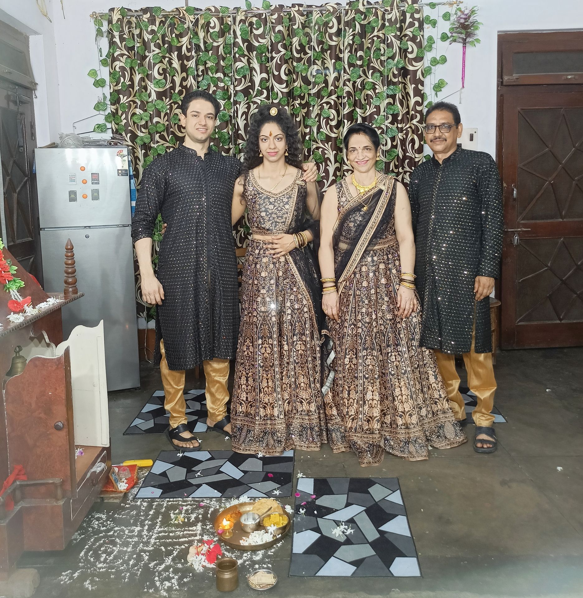 thepalakandpallav-Palak-Viprakulkirti-Pallav-Viprakulkirti-family-father-mother-mom-dad