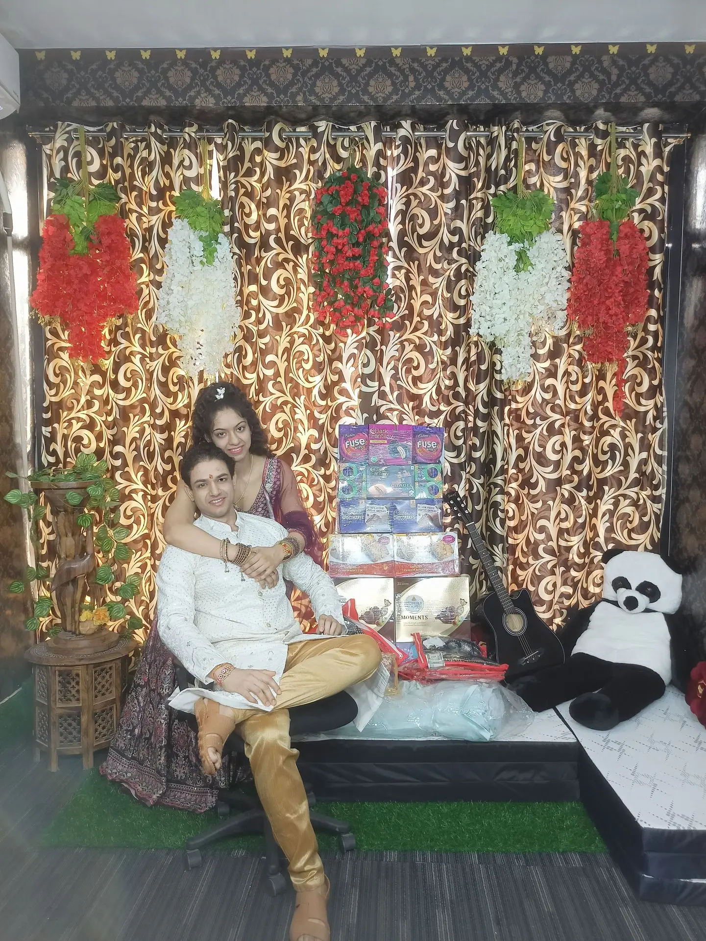 thepalakandpallav-Palak-Viprakulkirti-Pallav-Viprakulkirti-family-father-mother-mom-dad