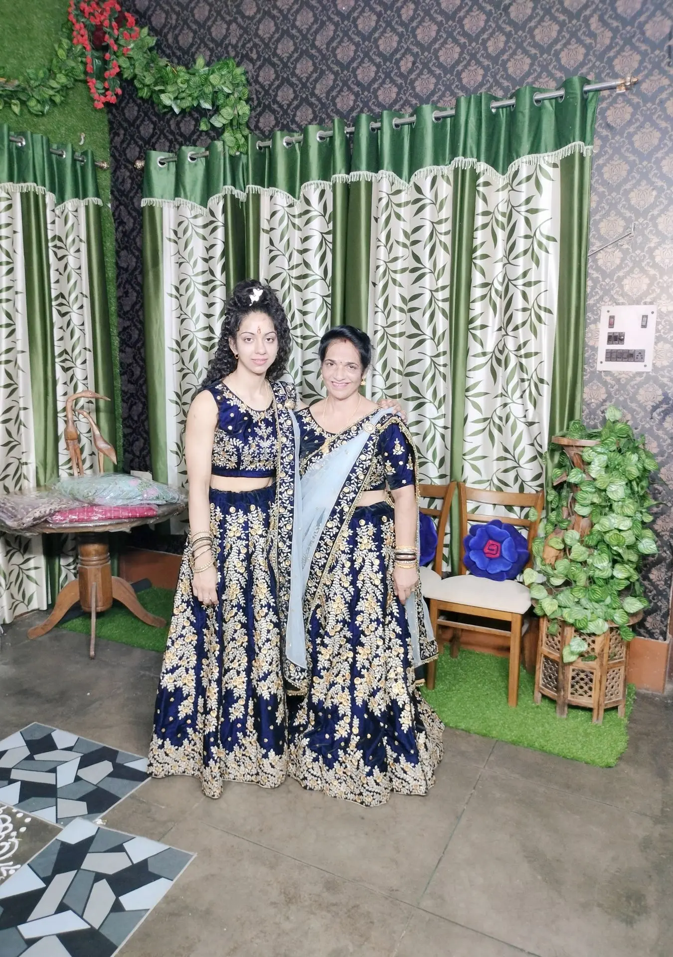 thepalakandpallav-Palak-Viprakulkirti-Pallav-Viprakulkirti-family-father-mother-mom-dad