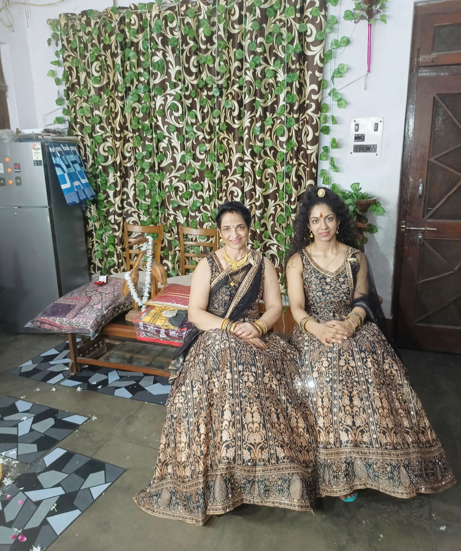 thepalakandpallav-Palak-Viprakulkirti-Pallav-Viprakulkirti-family-father-mother-mom-dad