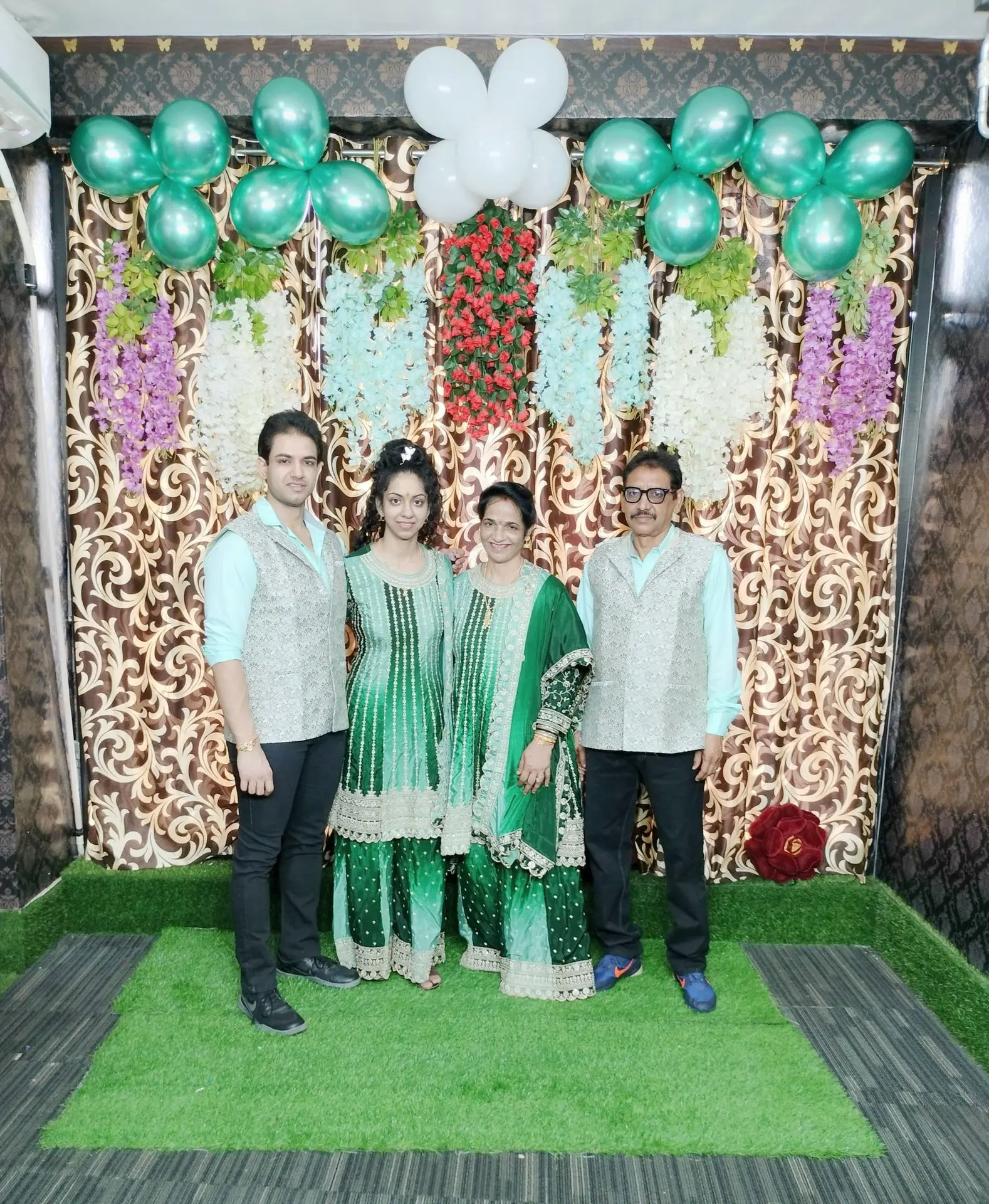 thepalakandpallav-Palak-Viprakulkirti-Pallav-Viprakulkirti-family-father-mother-mom-dad