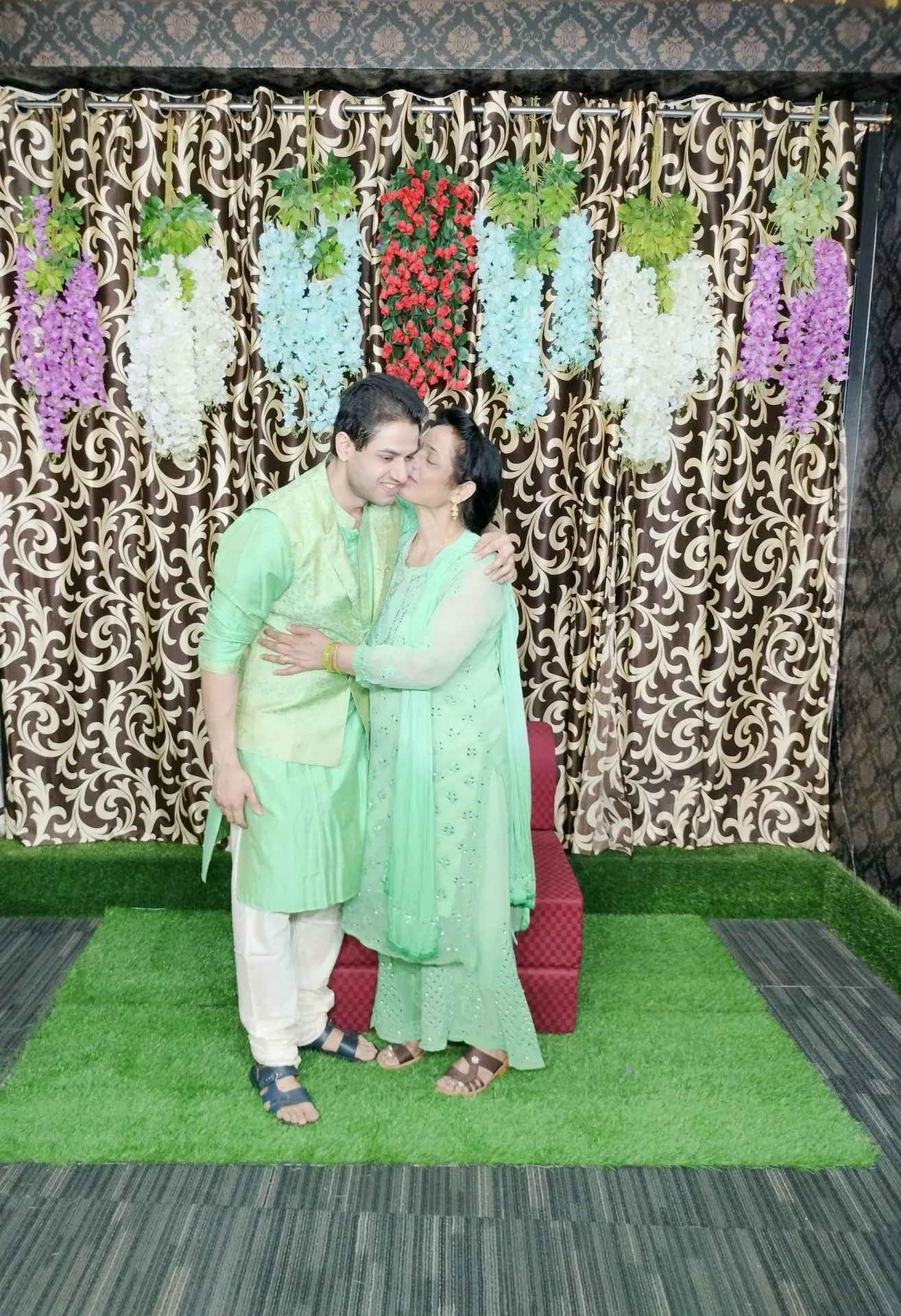 thepalakandpallav-Palak-Viprakulkirti-Pallav-Viprakulkirti-family-father-mother-mom-dad