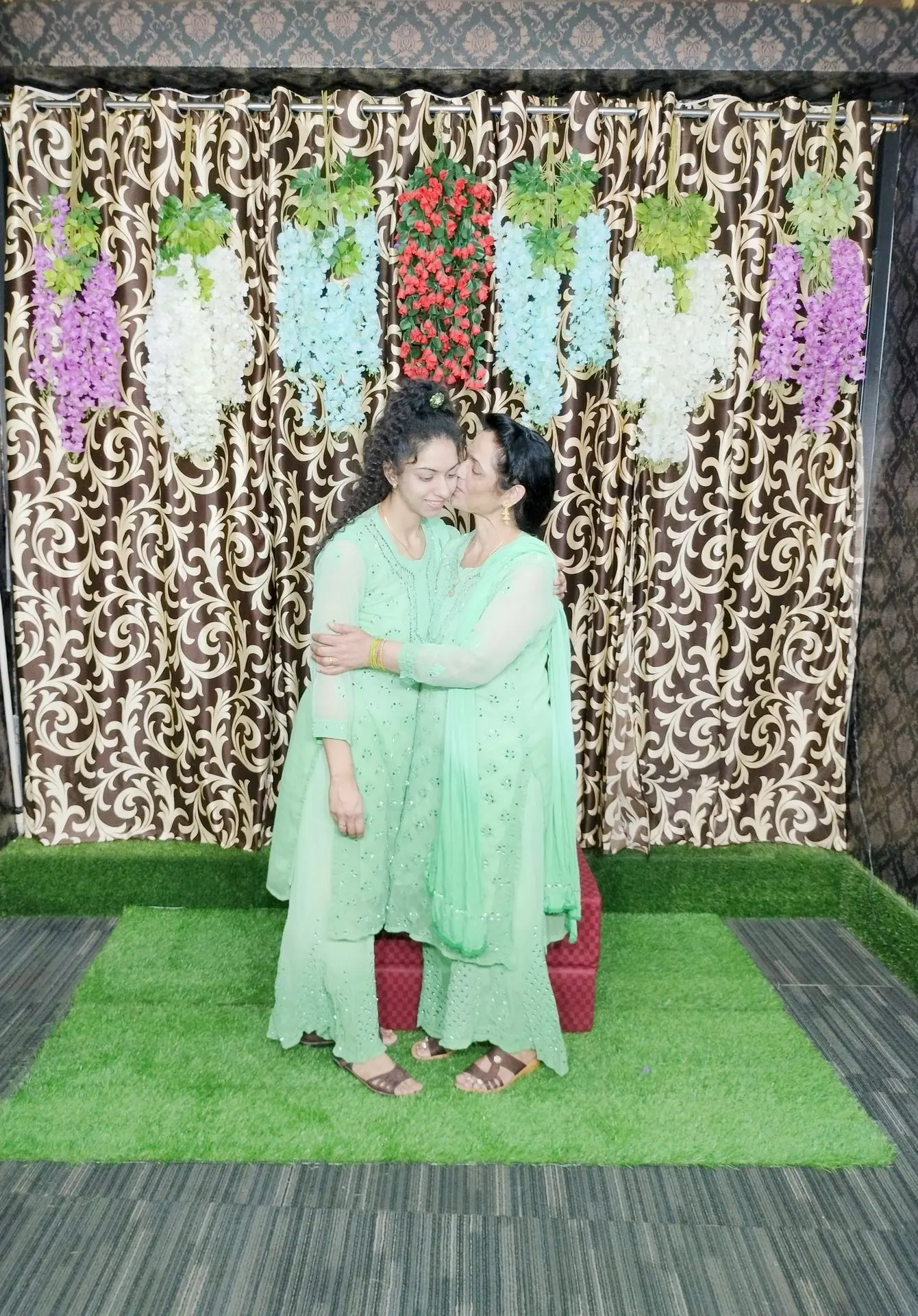 thepalakandpallav-Palak-Viprakulkirti-Pallav-Viprakulkirti-family-father-mother-mom-dad