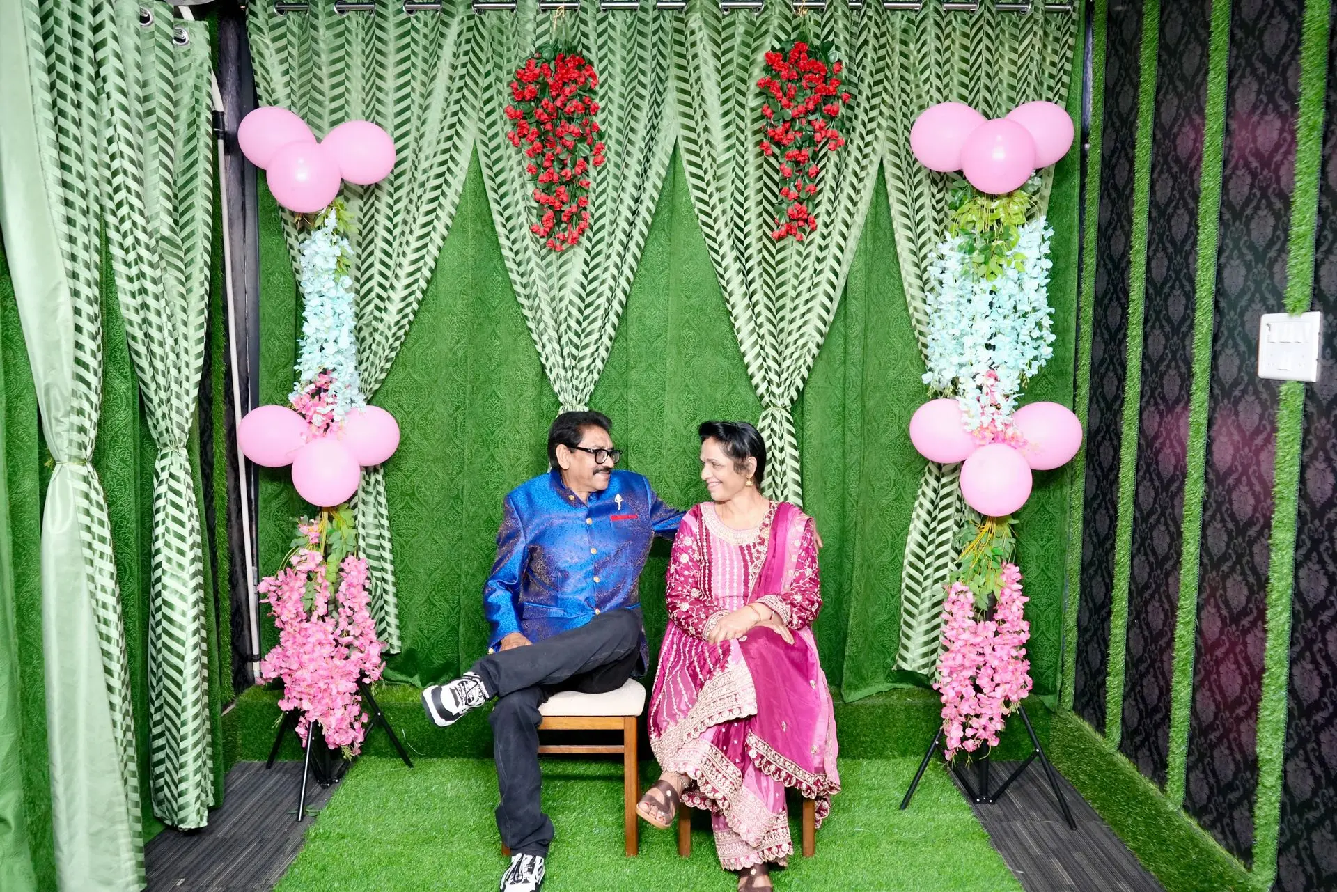 thepalakandpallav-Palak-Viprakulkirti-Pallav-Viprakulkirti-family-father-mother-mom-dad