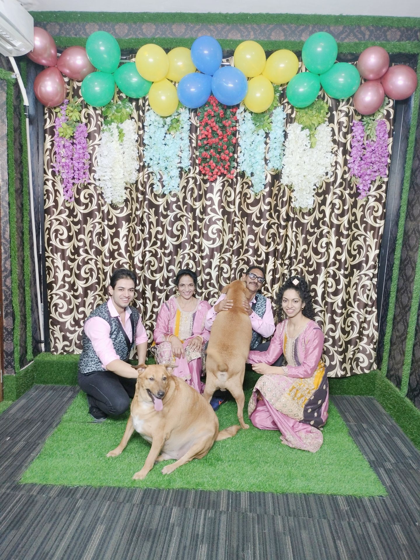 thepalakandpallav-Palak-Viprakulkirti-Pallav-Viprakulkirti-family-father-mother-mom-dad