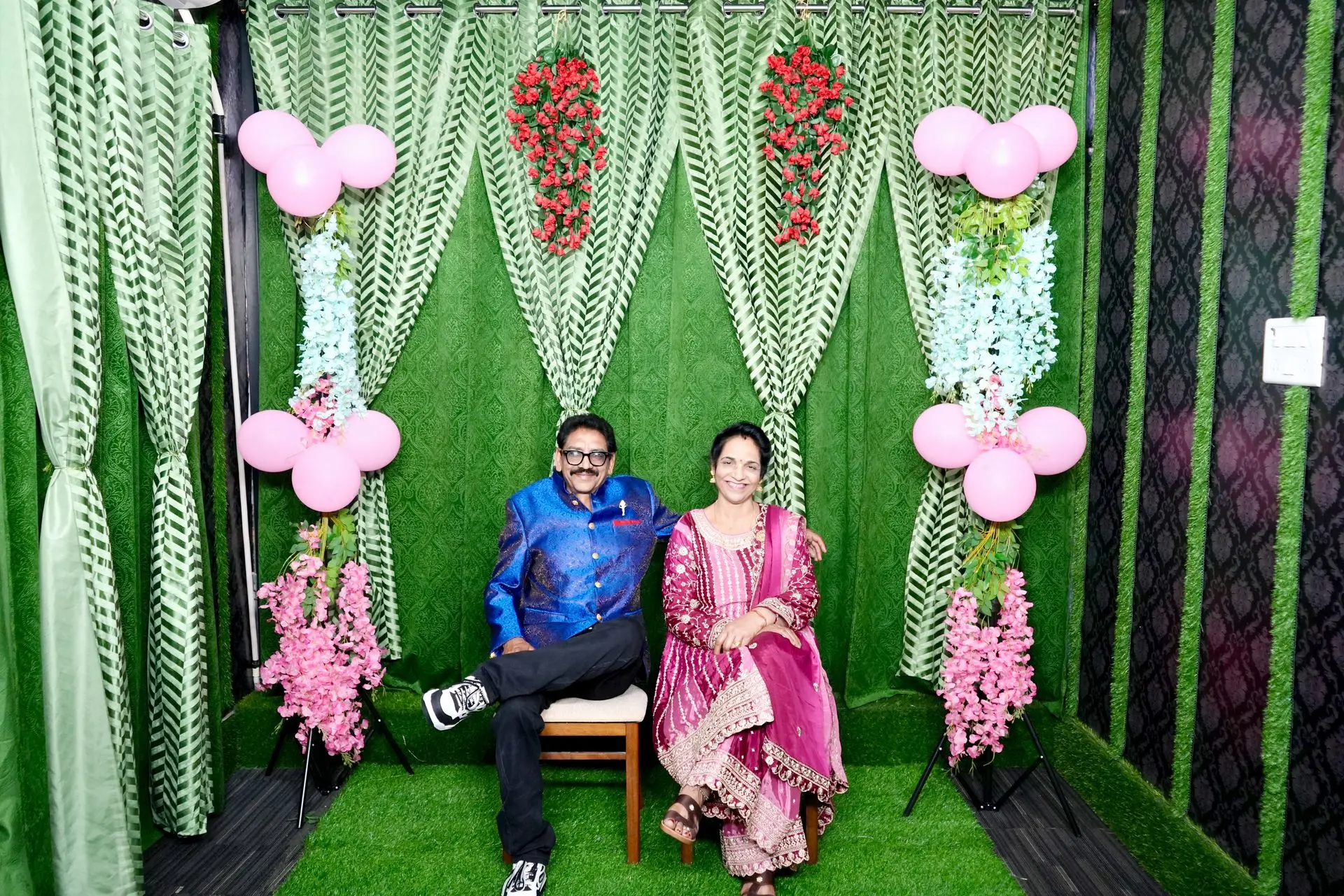 thepalakandpallav-Palak-Viprakulkirti-Pallav-Viprakulkirti-family-father-mother-mom-dad